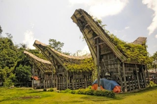 Rumah adat dari 33 provinsi di Indonesia  GROSIR KAOS 